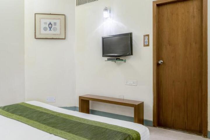Room 10 of 10