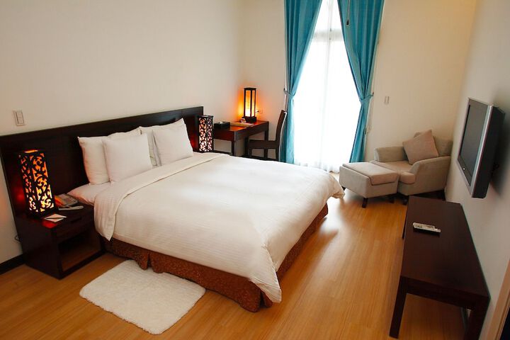 Room 4 of 108