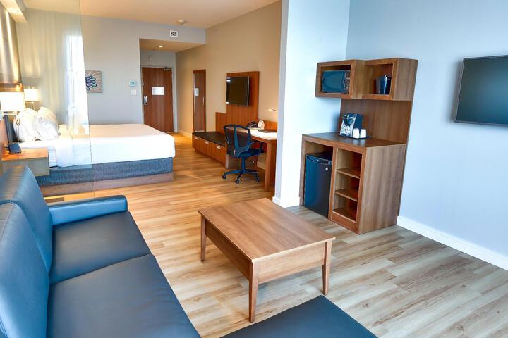 1 King Bed (9 of 12)