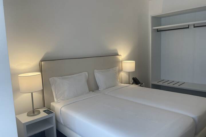 Room 5 of 28