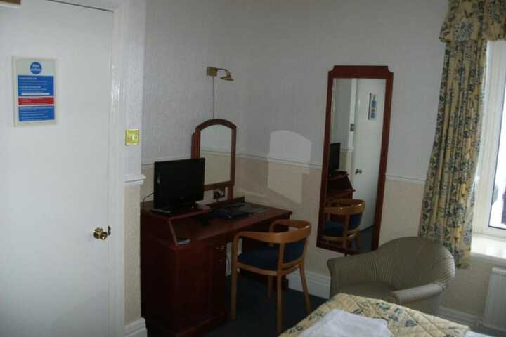Room 11 of 25