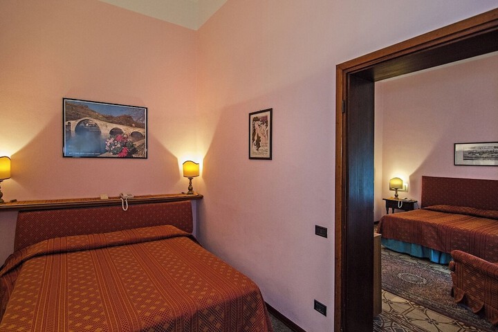Room 46 of 85