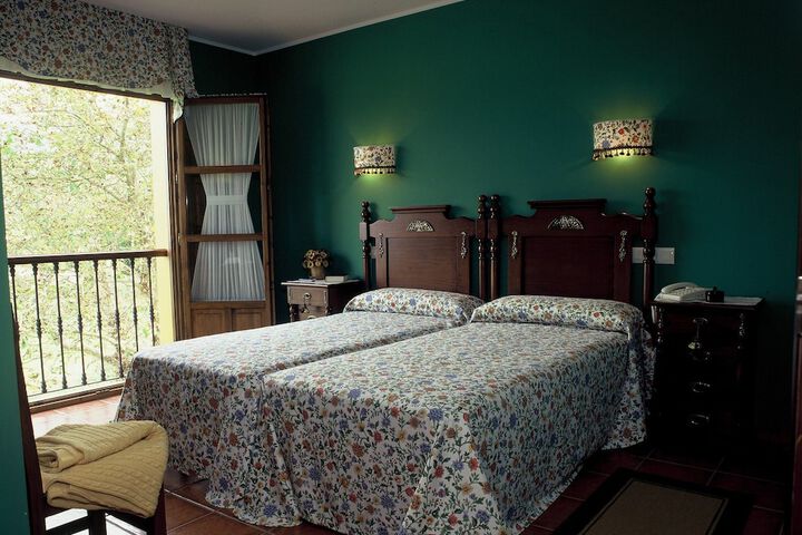 Room 2 of 63