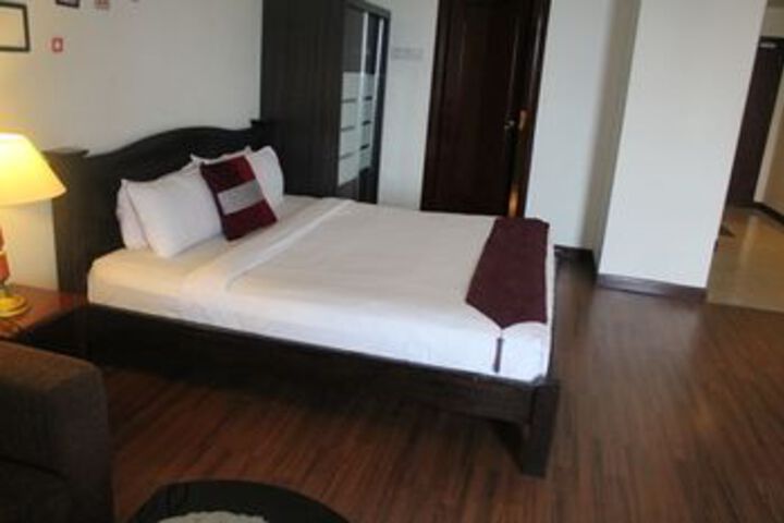 Room 37 of 83