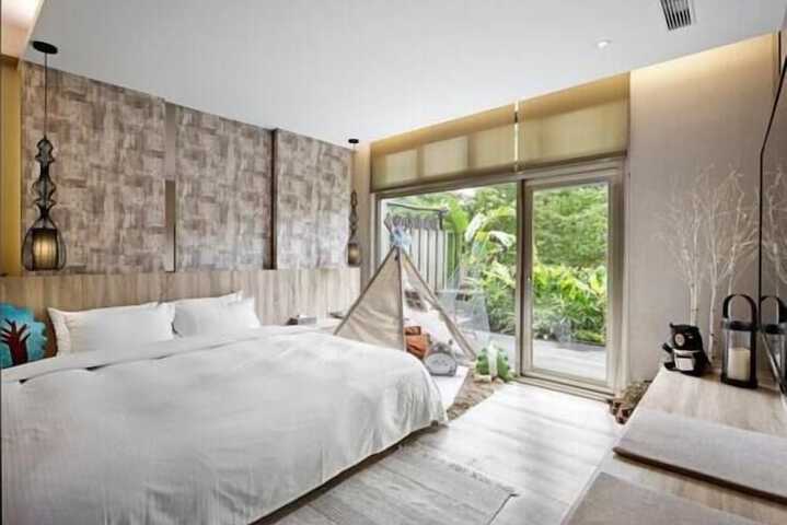 Room 4 of 63