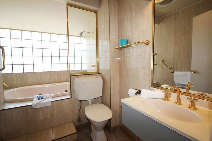 Jetted tub