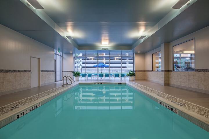 Pool image of Holiday Inn Cleveland Clinic by IHG