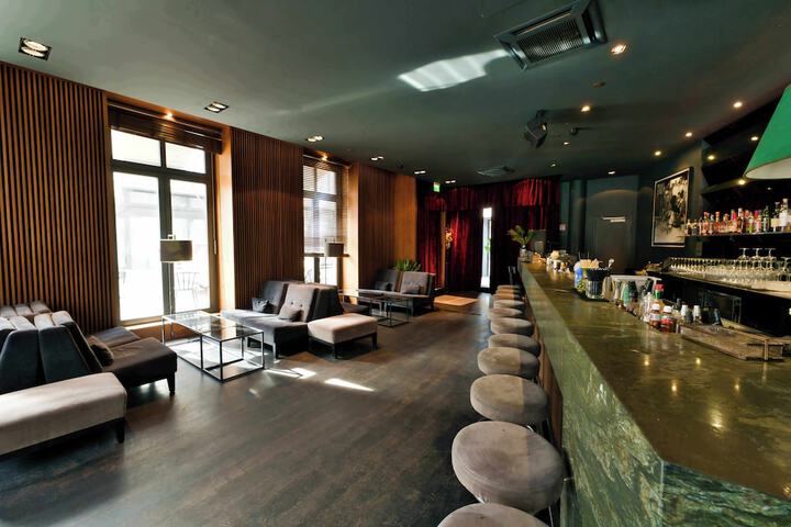 Lounge 61 of 86
