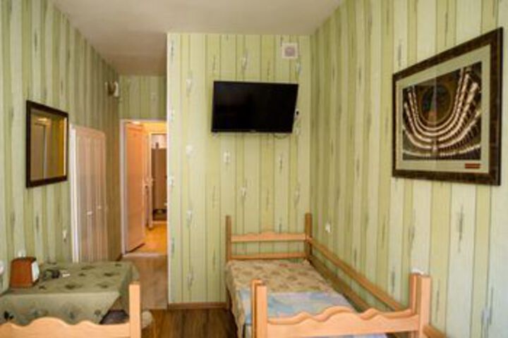 Room 16 of 32