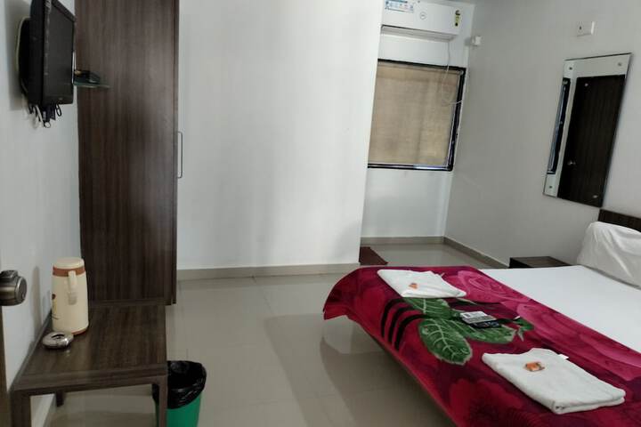 Room 6 of 17