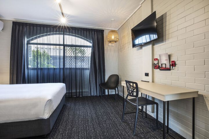 Room 11 of 48