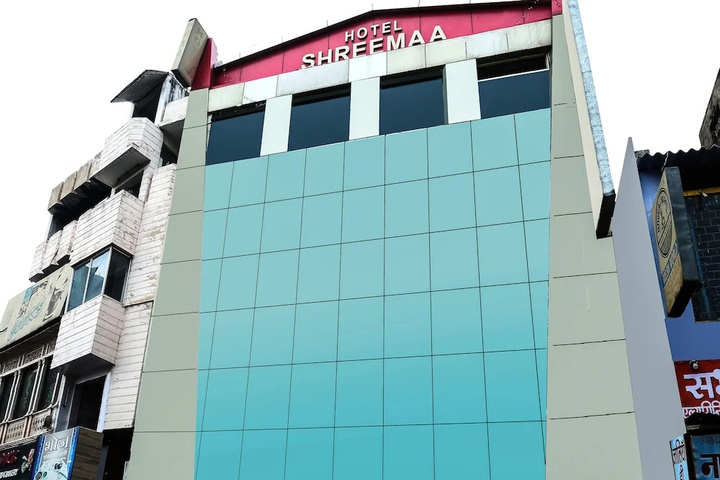 OYO 15248 Hotel Shreemaa