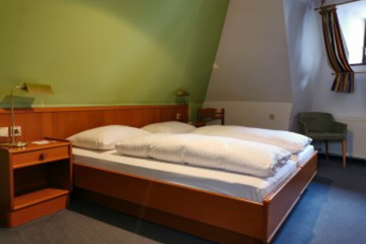 Room 9 of 26