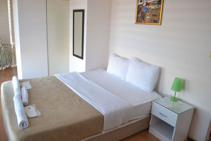 Room 28 of 63