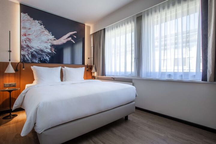 Room 38 of 209