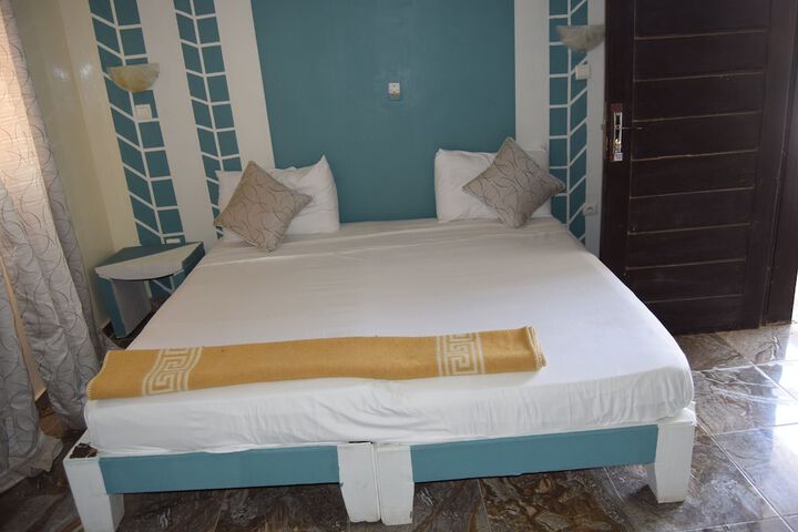 Room 5 of 7