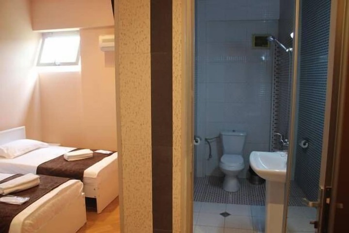 Room 48 of 63