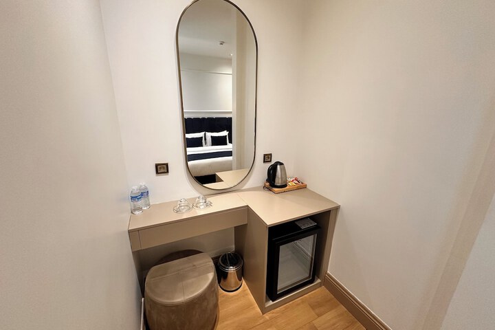 Room 27 of 75