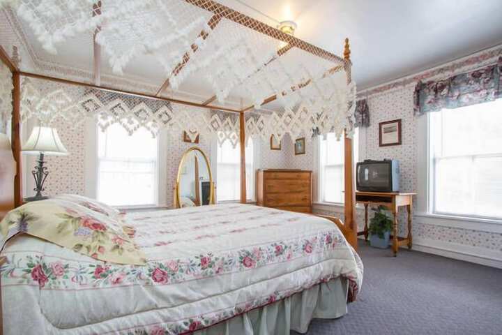 Room 93 of 165