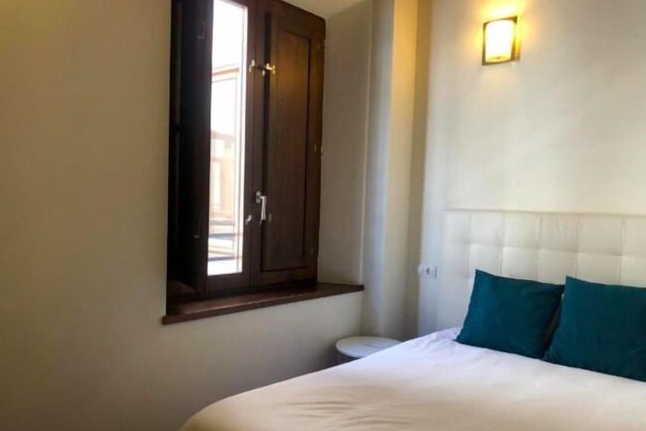 Room 10 of 66
