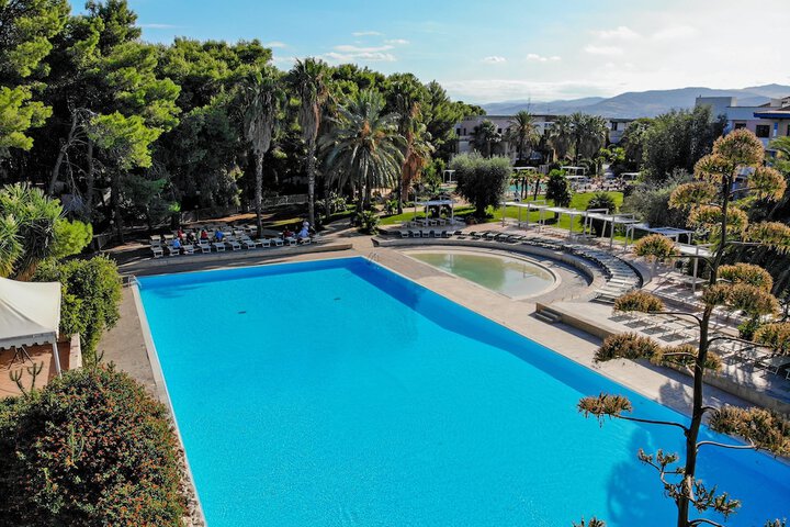 Hotel Pool