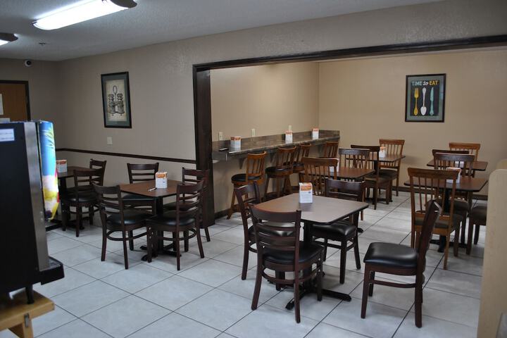Dining 42 of 51