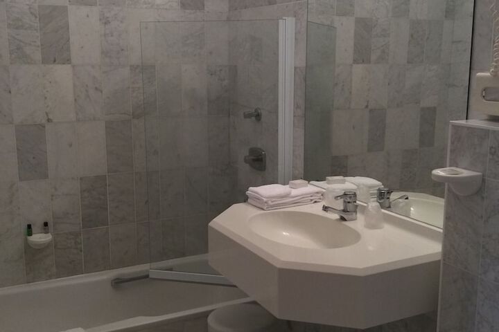 Room 18 of 43