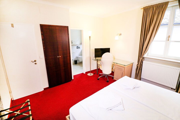 Room 8 of 26