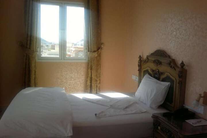 Room 6 of 13