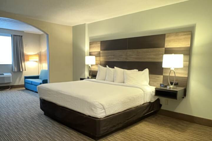 1 King Bed Suite (3 of 25)