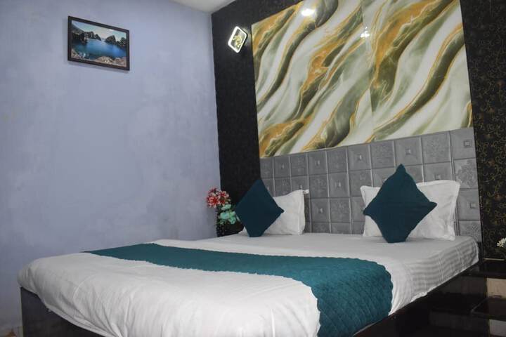 Room 6 of 9