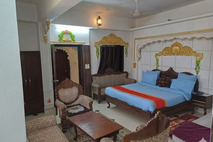 Room 11 of 20