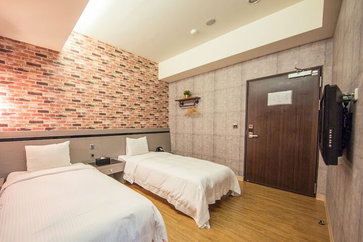 Room 6 of 55