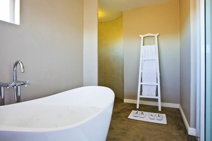 Room 5 of 14