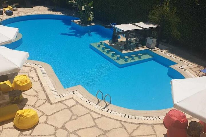 Pool 25 of 38