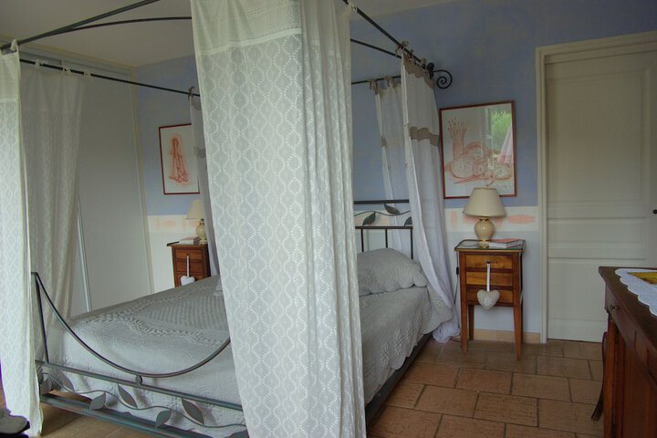 Room 3 of 86