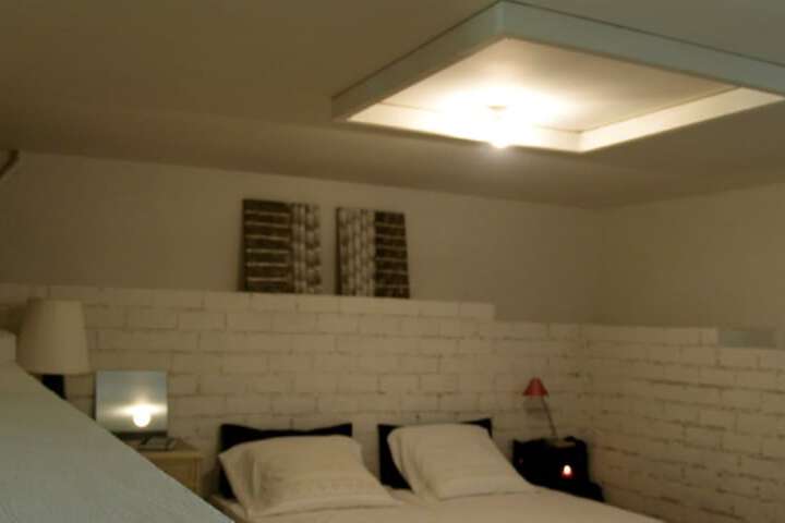Room 6 of 28