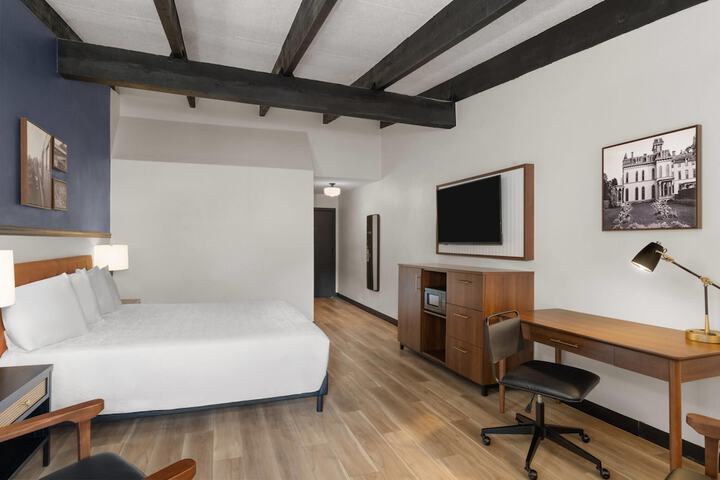 Room 28 of 81