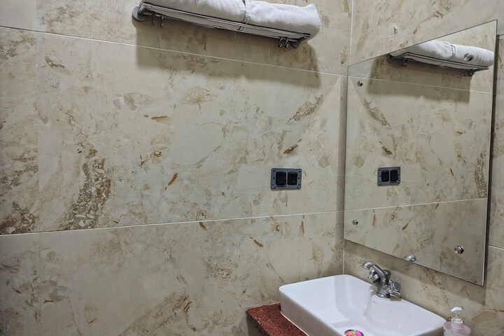 Room 71 of 76