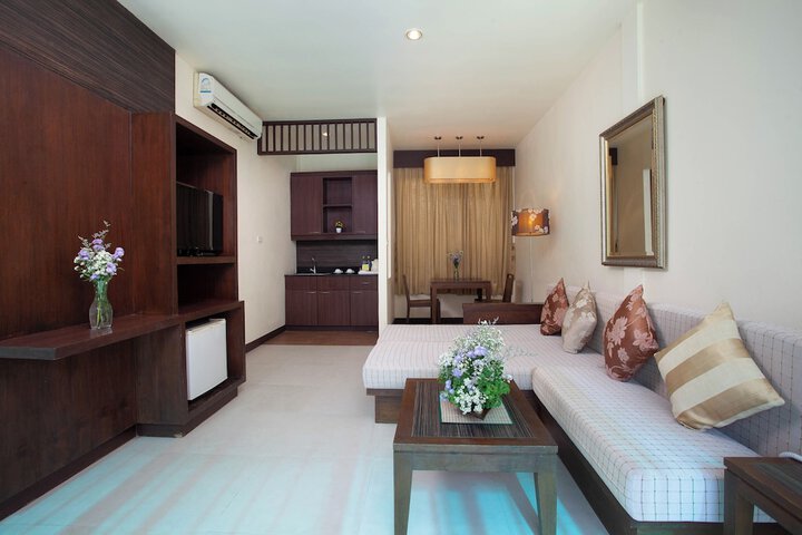 Room 27 of 81