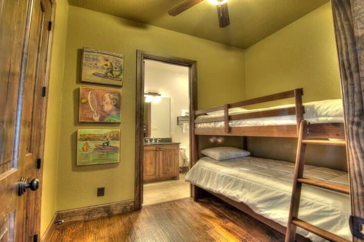 Room 4 of 51