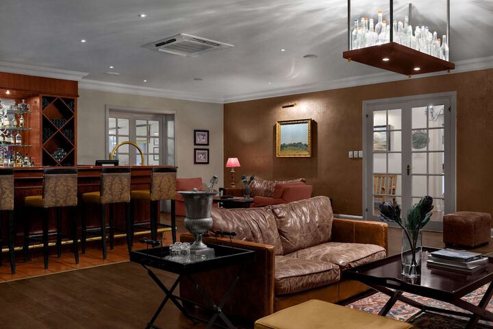 Lounge 79 of 96