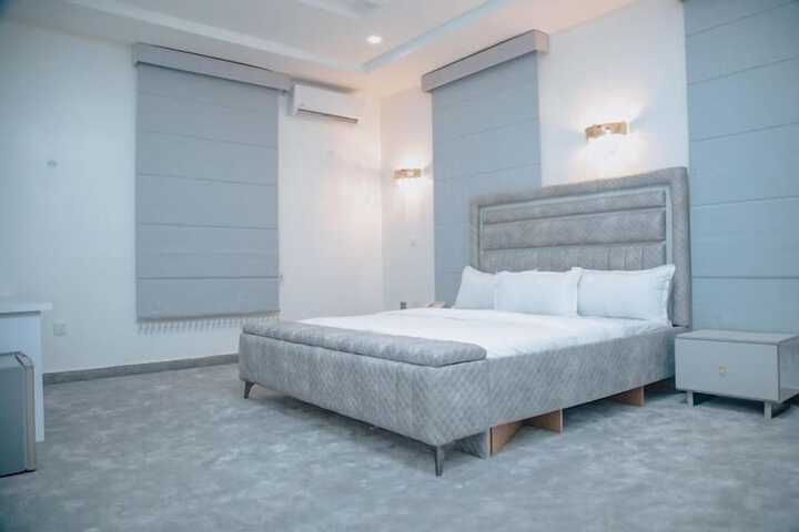 Room 7 of 35