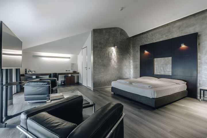 Room 4 of 22