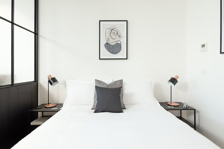 Room 4 of 9