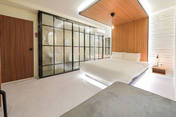Room 19 of 48