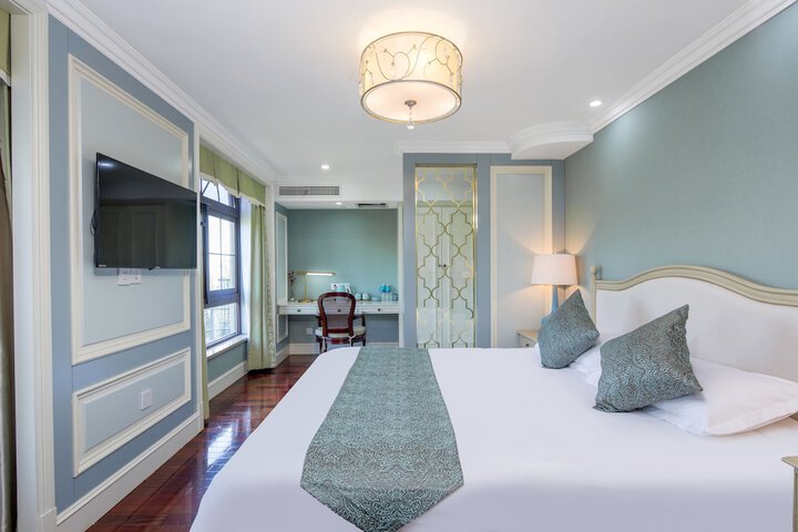 Room 15 of 37