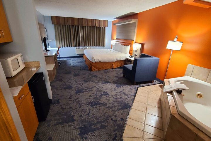 1 King Bed (12 of 42)