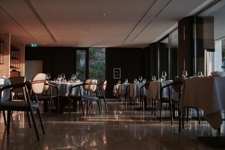 Dining 51 of 60