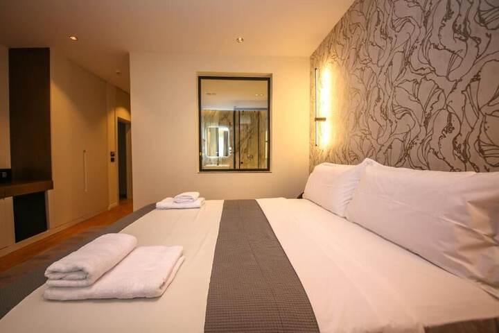 Room 9 of 108